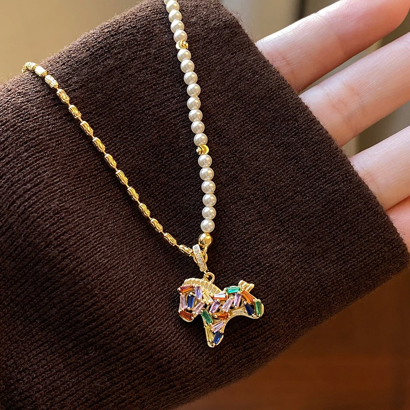 Bunte Zirkon-Pony-Anhänger-Halskette für Damen, Perlen-Metall-Spleißkette, leichter Luxus-Schmuckset, trendiges Schlüsselbein-Accessoire – Detail 8