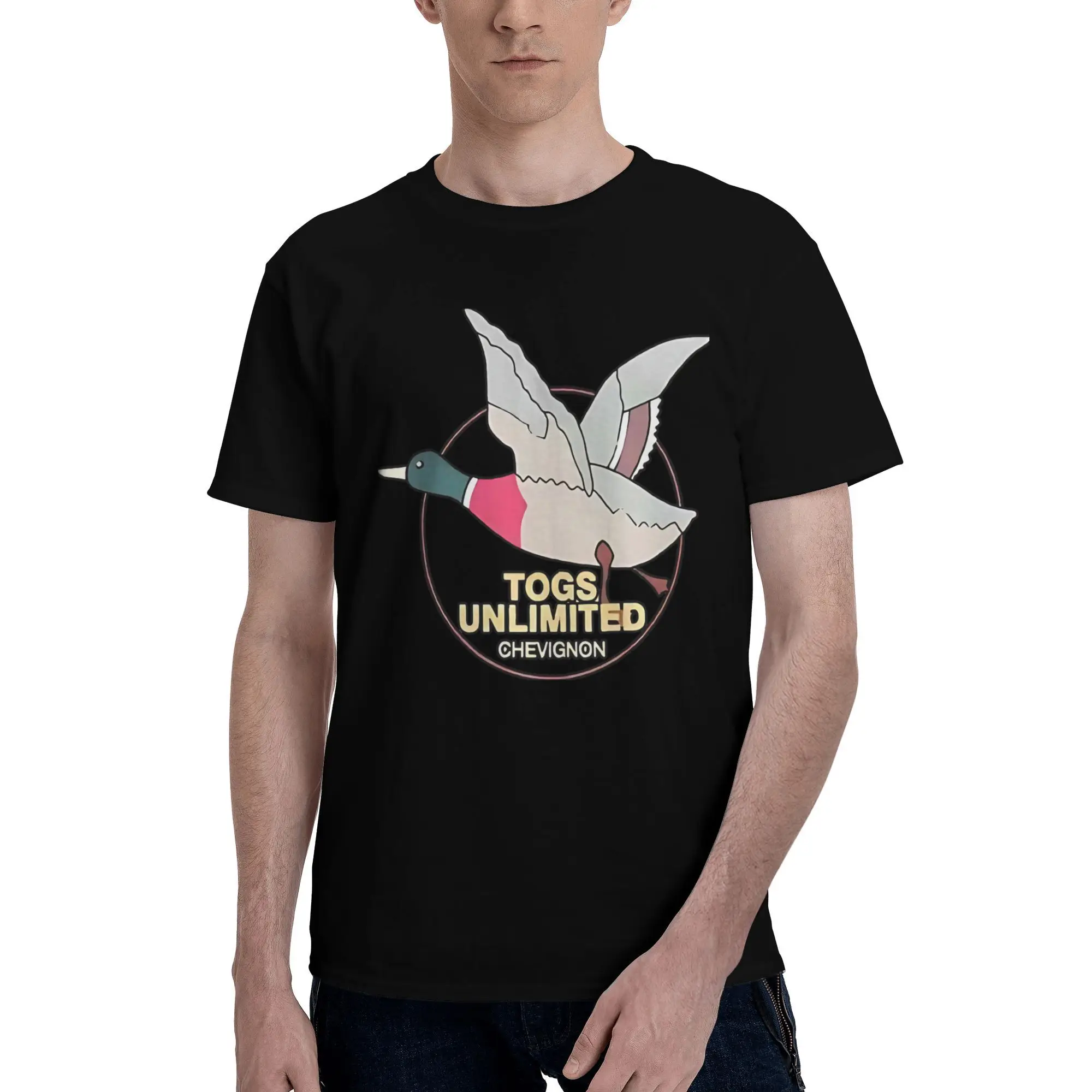 Nuevo insignia de Chevignon ilimitada de 2025yer Togs: tipografía con ilustración de pato, representa la marca Togs Ilimitada de Chevignon