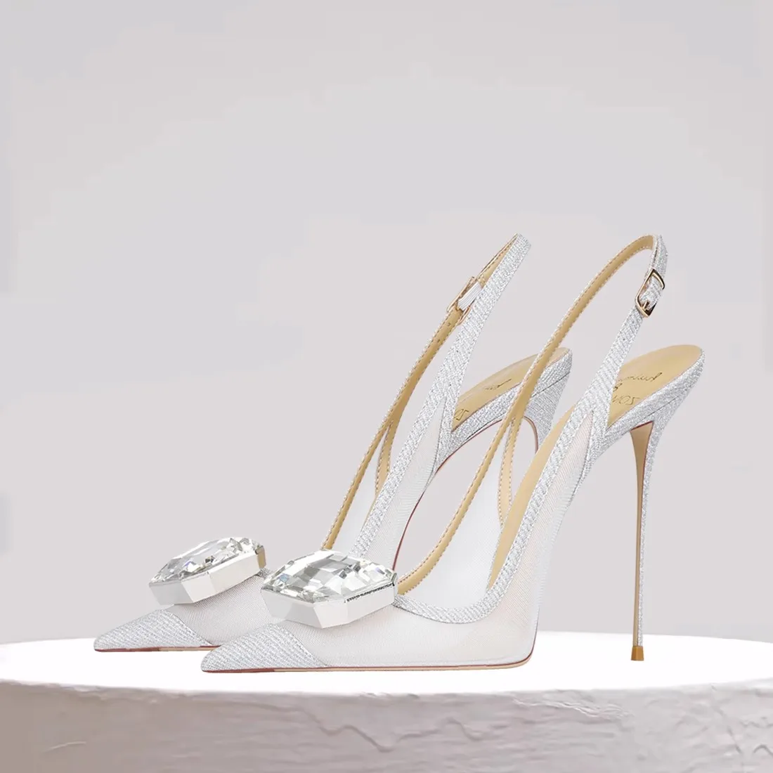 

Новые весенне-летние босоножки на высоком каблуке-шпильке с острым носком и кристаллами, банкетные женские туфли большого размера на низком каблуке небольшого размера