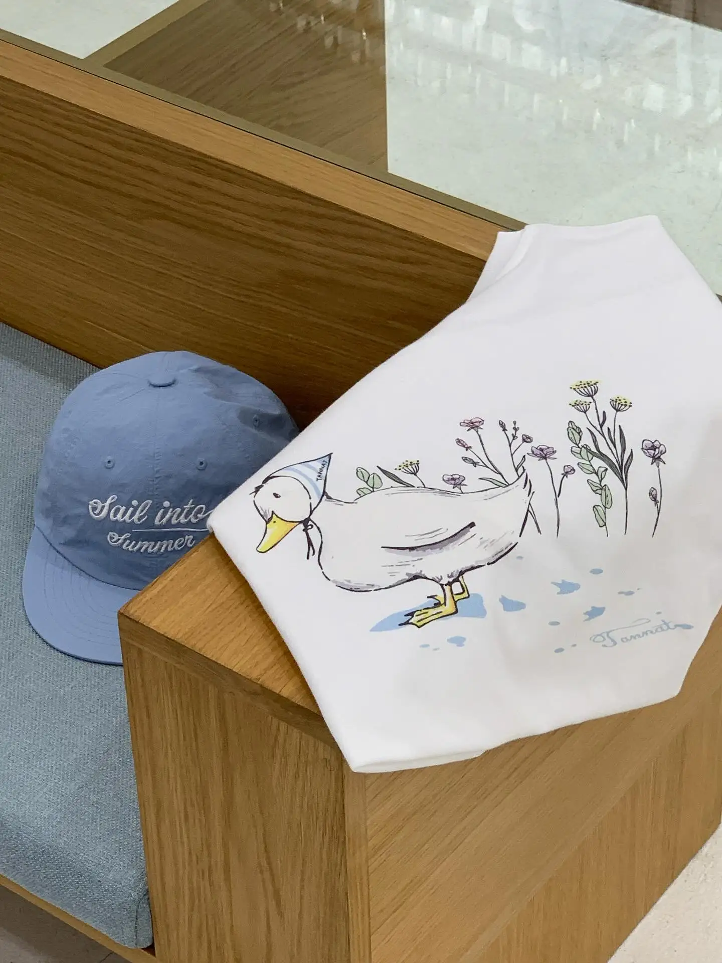 

Женская футболка свободного кроя с круглым вырезом и коротким рукавом, с графическим принтом на спине, дизайн Little Duckling, 100% хлопок, Dongda Gate Tanat