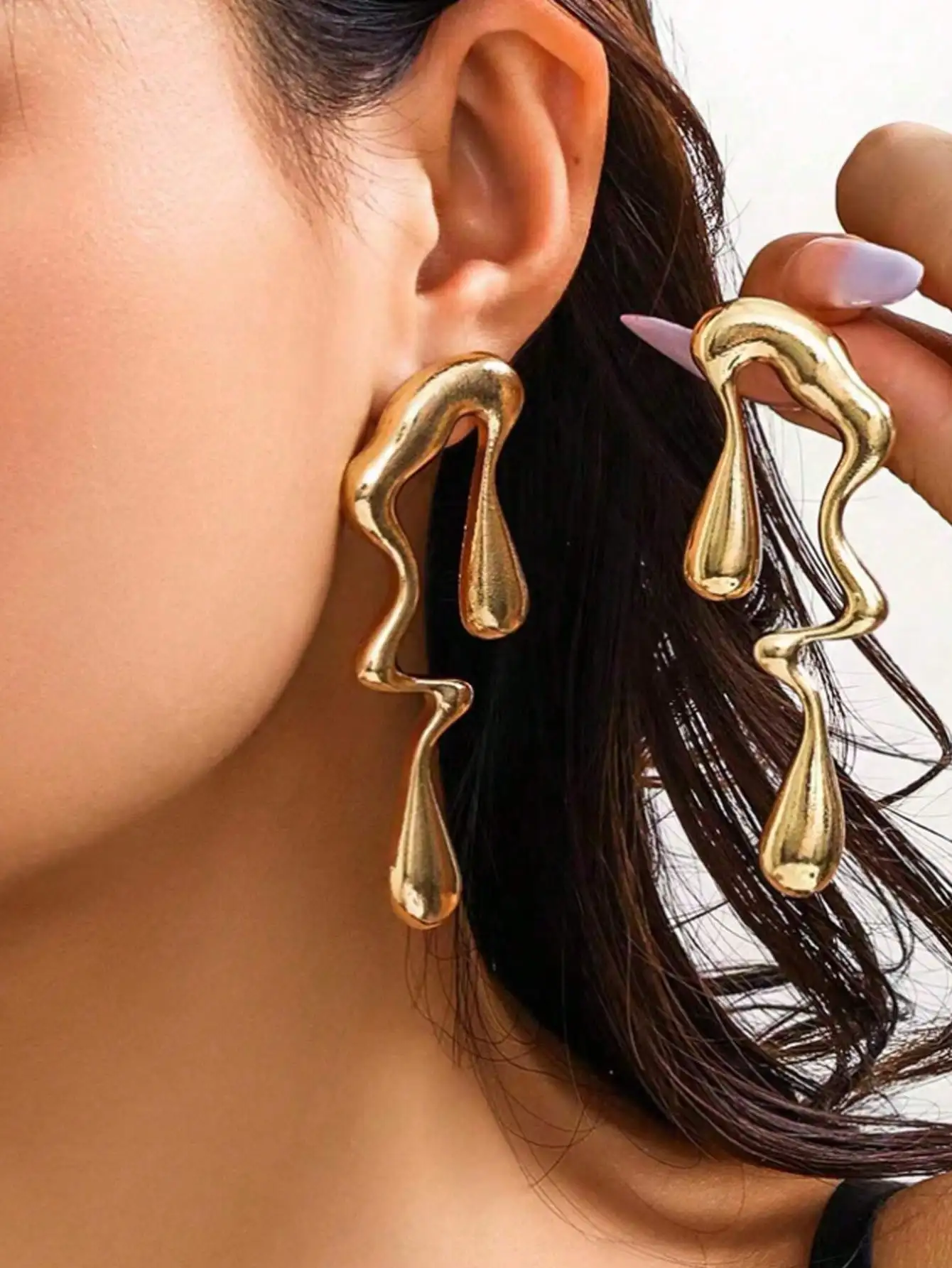 

European Style Liquid Metal Asymmetrical Water Drop Geometric Madam Earrings , Simple Design For Daily Wear