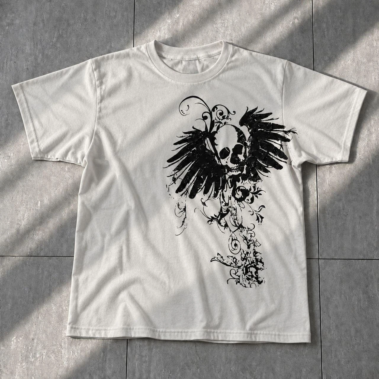 New Arrivals: Gothic-style vintage print T-shirts, '90s-inspired cropped tops, Y2K-style “grunge” oversized T-shirts—unisex