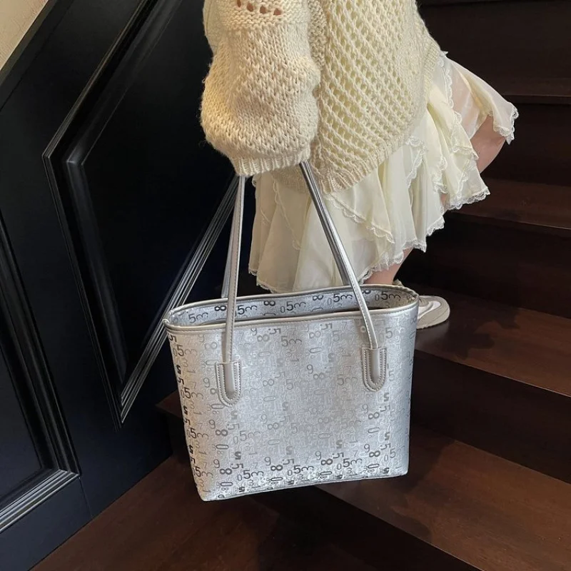 

Premium Ladies Handbag: Leather Tote Bag From Luxury Brand By Famous Designer - Elegant Classic Fashion