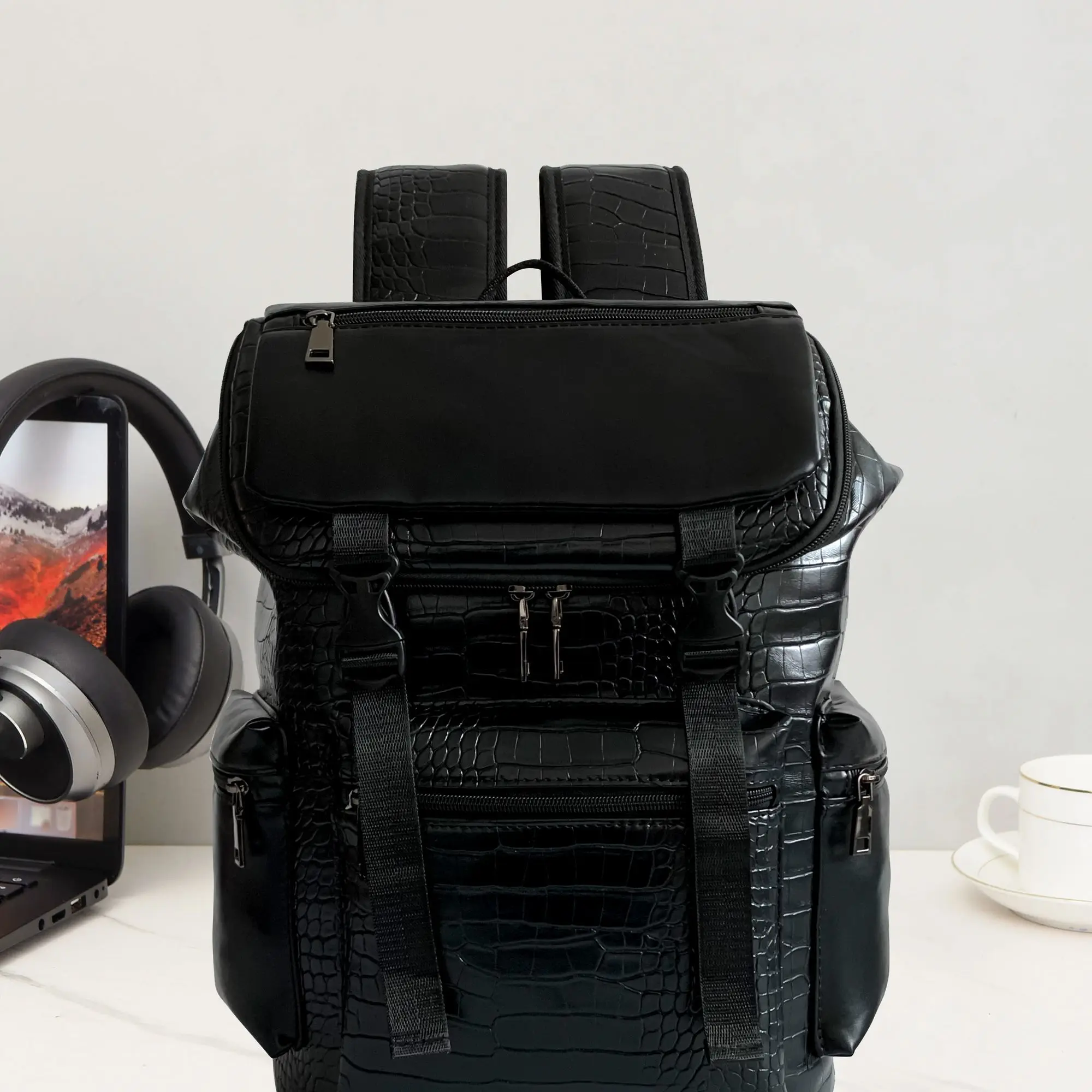 

2025 New Brand Fashion Men Backpack Pu Leather Alligator Pattern School Backpack Bag Waterproof Travel Bag Book Laptop Bag