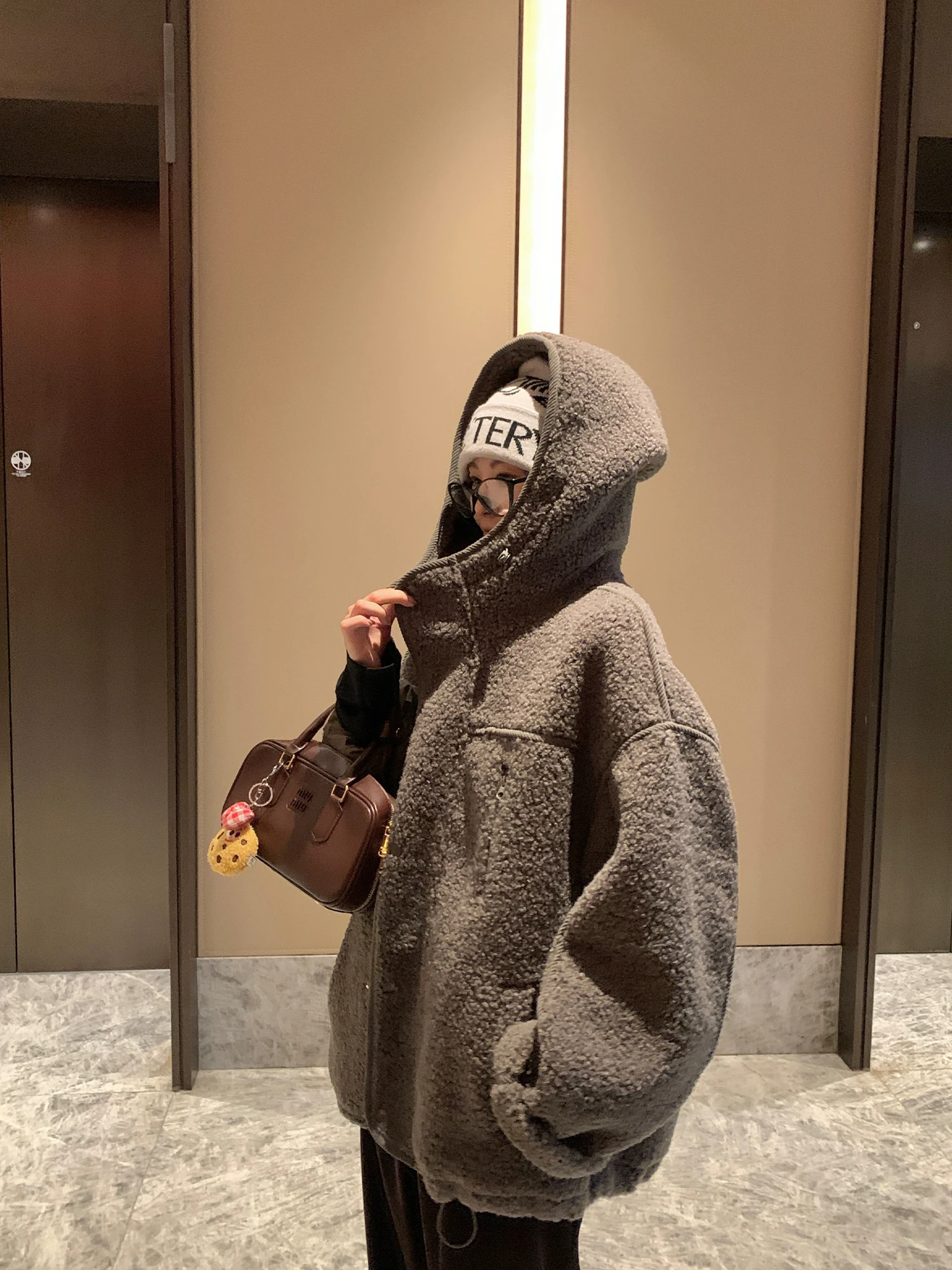 

NAZ Large Size Peru Wool Winter Thiened Warm Hat Coat Briti Sle Plu Outerwear Lady's Casual Faion Coat with Hood