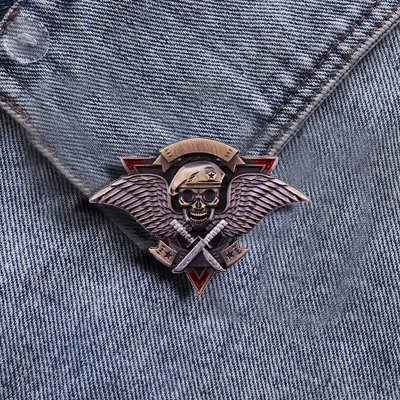 

Military skull brooch retro metal badge accessory