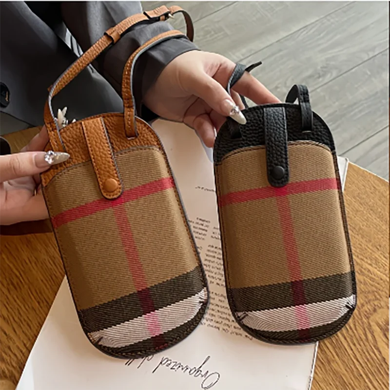 

Women's mini crossbody bag made of genuine leather is great for storing credit cards and loose change and mobile phones.