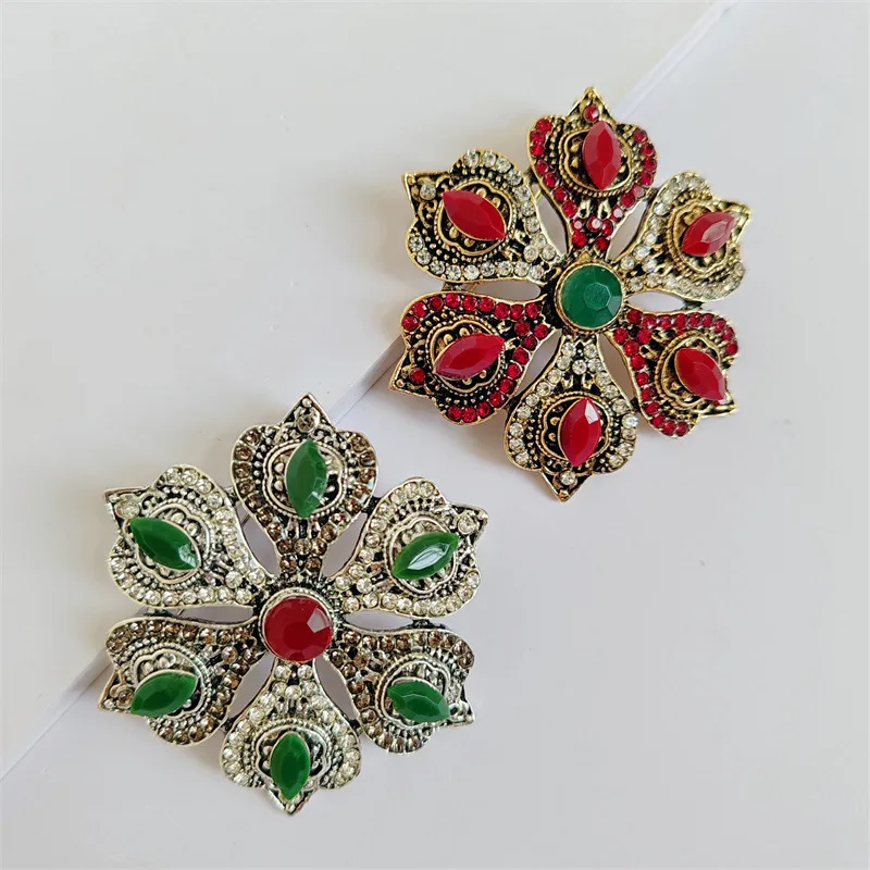 

High Quality Fashion Baroque Court Retro Brooch Personality Hollow Badge Corsage High-end Christmas Gift Clothing Accessories