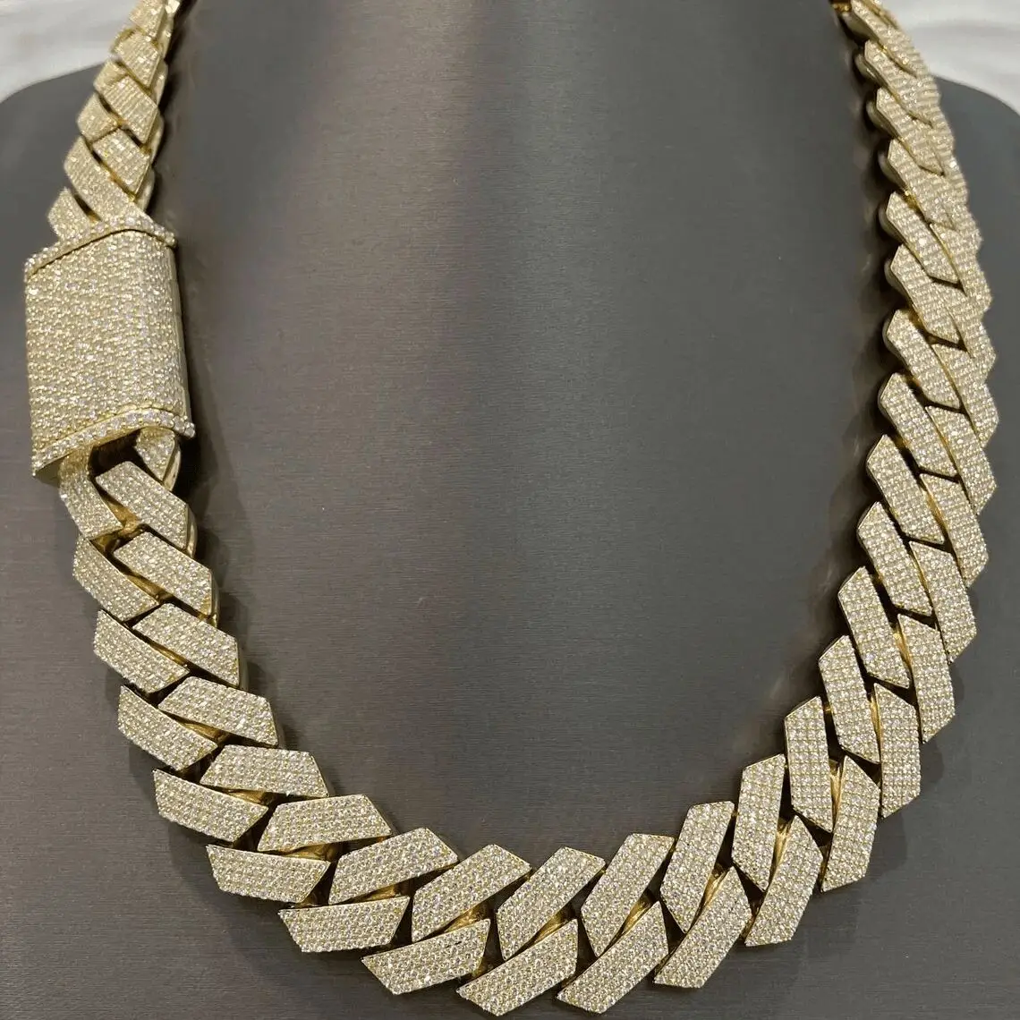 Most Selling Unisex Luxury Fashion Statement 22mm Iced Out Miami Cuban Link Hip Hop Chain Necklace for Sale