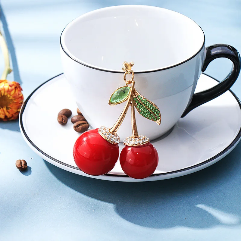 

Cross-Border Creative Korean Style Pearl Cherry Metal Keychains Dilireba Same Style Fruit Cars and Bags Pendant