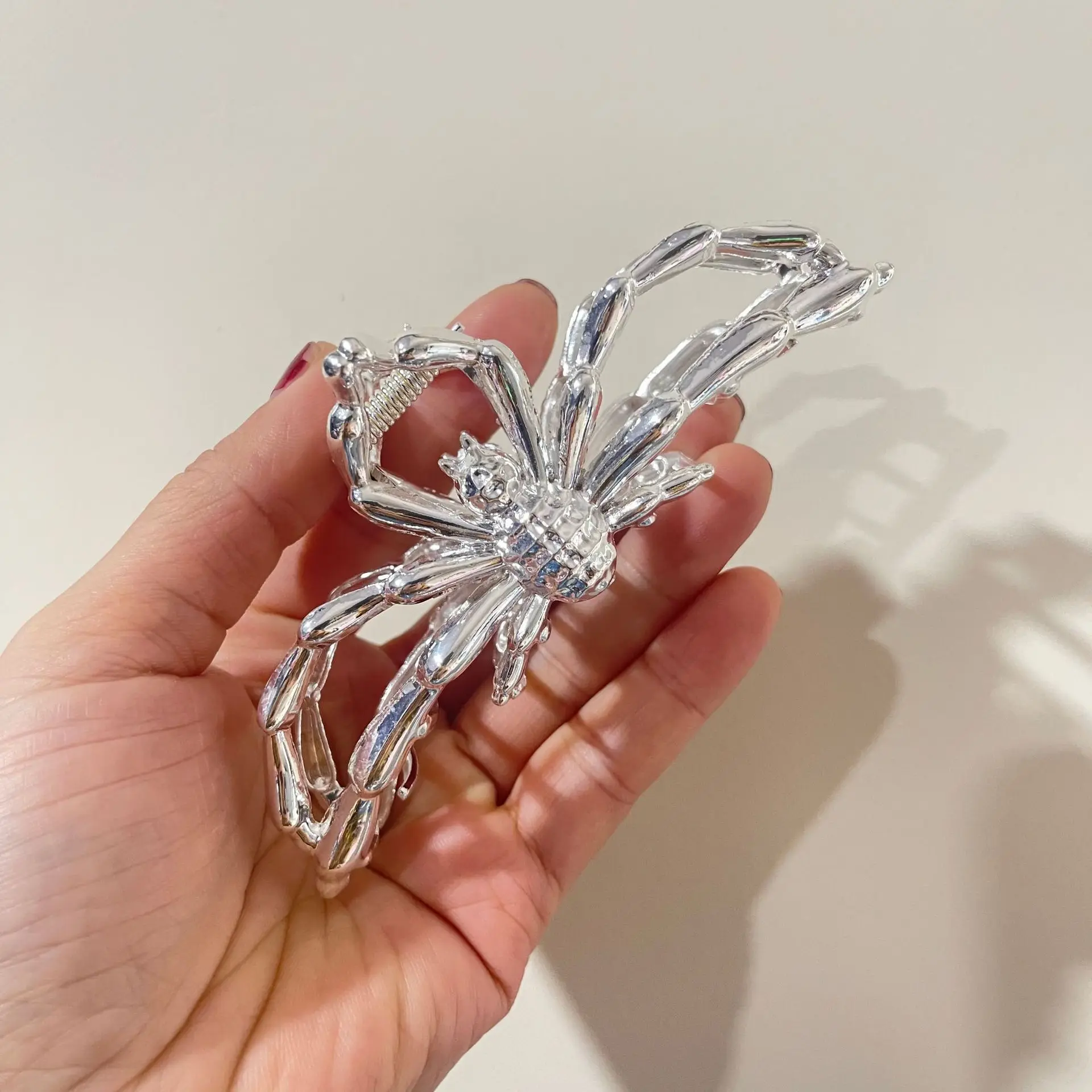 Punk Halloween Spider Skeleton Hand Hair Claw Clips for Women Metal Shark Clamp Gothic Crab Holiday Hair Accessories Girls