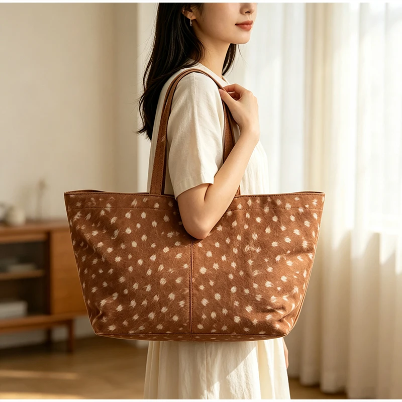 Retro Wildleder-Tasche mit Hirschmuster und Tupfen, Große Kapazität, Damen-Schultertasche, Alltagstasche für Arbeit und Einkauf, Einfach und Leicht – Detail 5