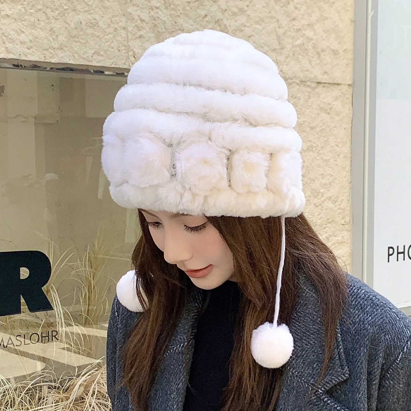 Echte Rex-Kaninchenfell-Mütze mit Blume, Winter-Herbst-Warmmütze, Bommel, flauschiger Ball, Ohrenschutz, niedliche Kopfbedeckung – Detail 15
