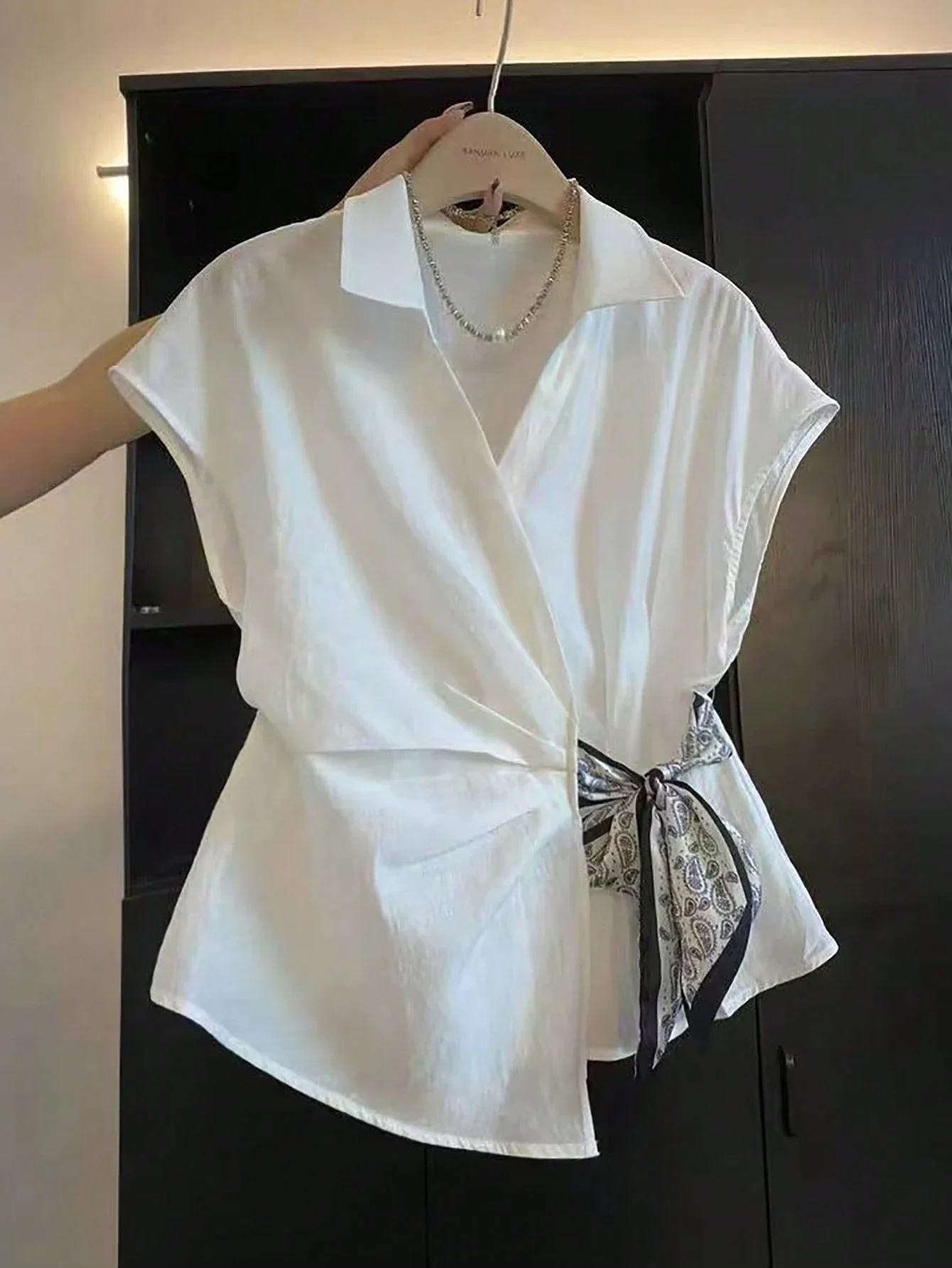 

Женская элегантная блузка с асимметричным подолом и завязками спереди, белая, с коротким рукавом, летняя