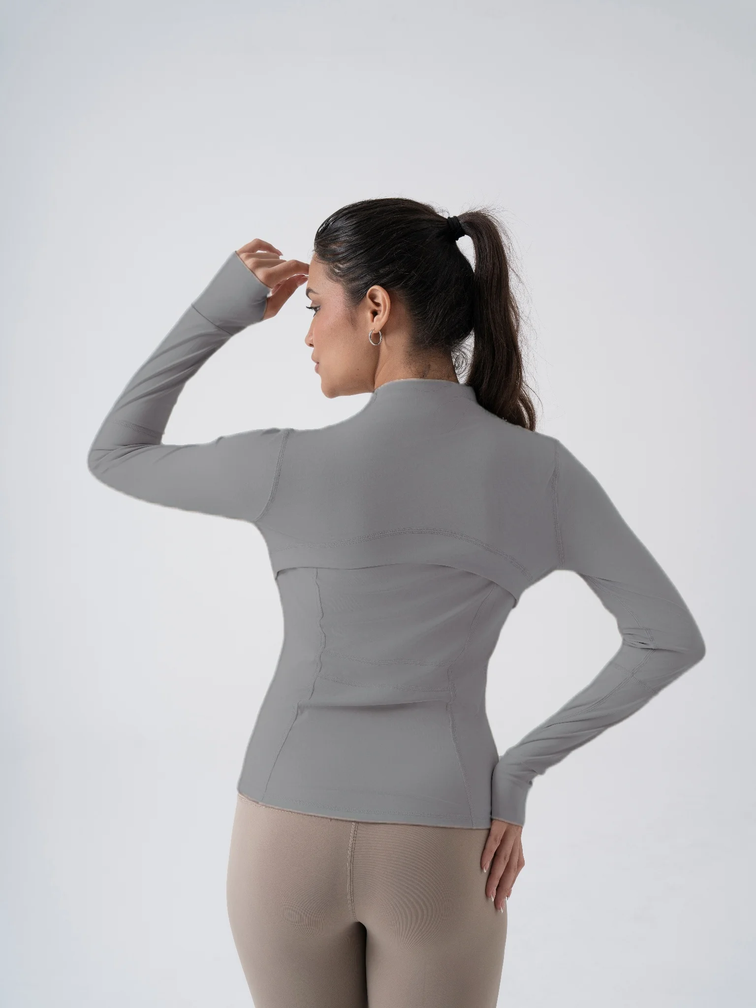 سترة Fitfemme النسائية الكاملة - سترة رياضية بسحاب مع جيوب بسحاب، رقبة عالية وأكمام طويلة، مقاس نحيف لليوجا وصالة الألعاب الرياضية والجري