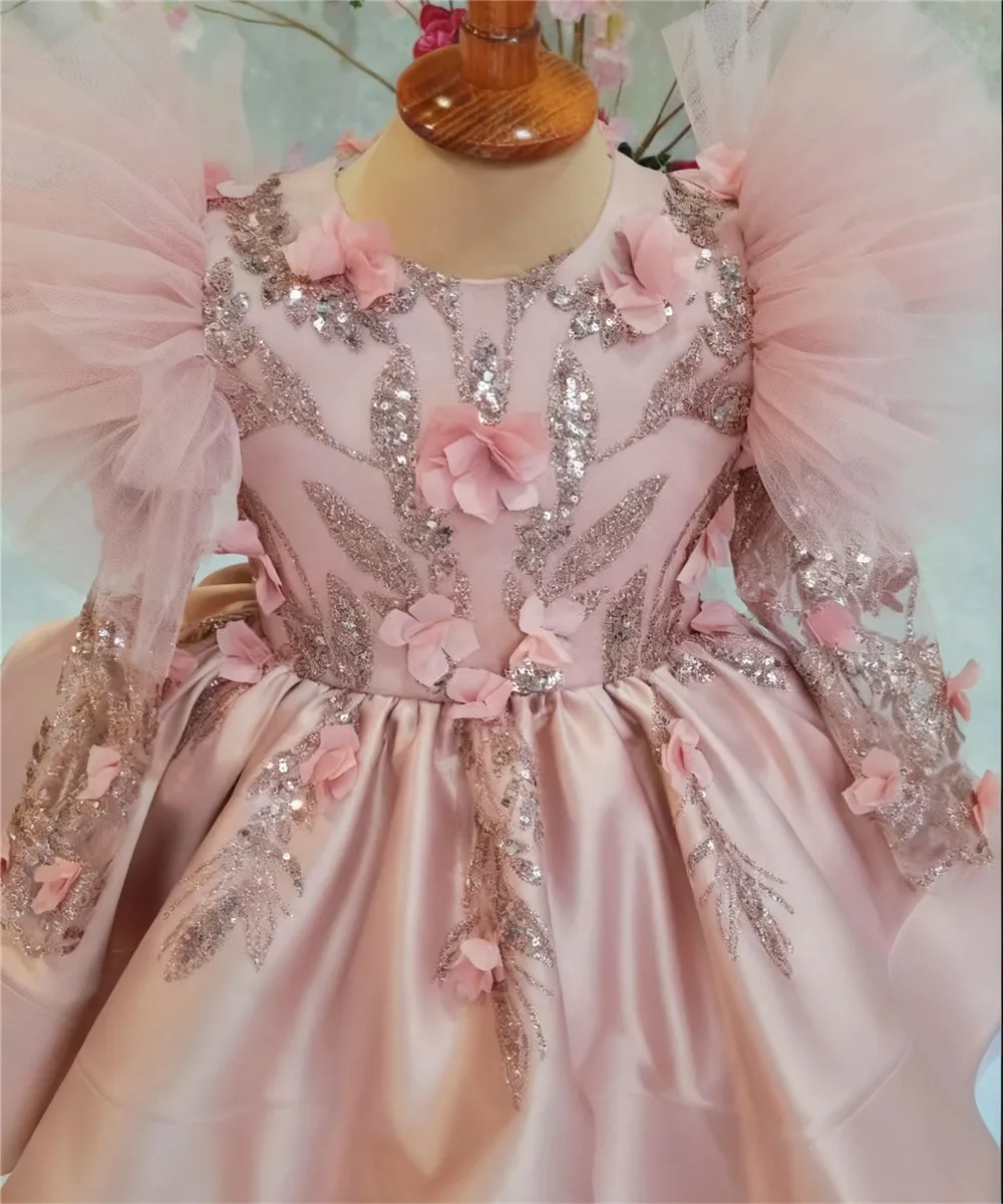 فستان زفاف فتاة الزهور الفاخر المزين بالترتر المخصص مزين بفيونكة زهور بطول كامل لحفلات أعياد ميلاد الأطفال فستان التواصل الأول