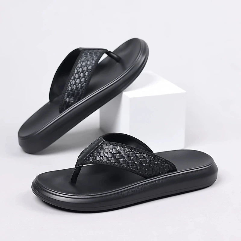 

New 2025 Artificial Leather Men Flip-flops Outdoor Comfortable Beach Sandals Men Casual Shoes Home Shoes