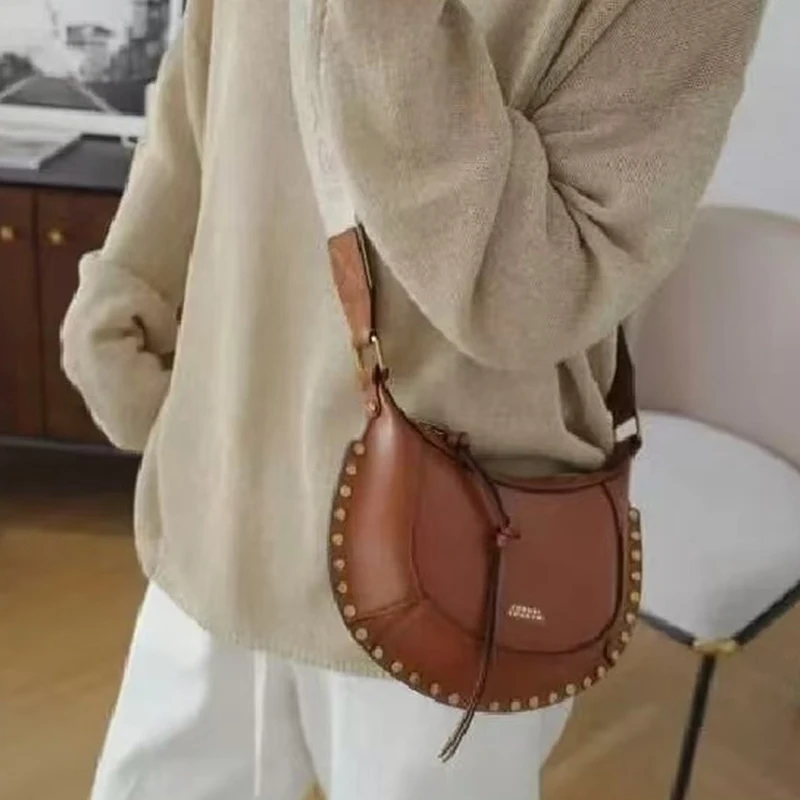 

Креативная кожаная сумка с заклепками, женская, в стиле ретро, из высококачественной мягкой кожи, с металлическими заклепками, высококачественная, для покупок