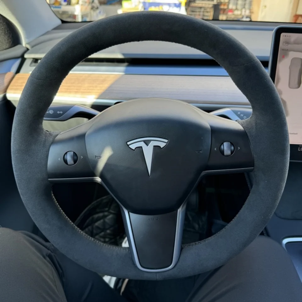 Handstich Nähen für Tesla Model 3, Tesla Model Y, hochwertige, weiche, bequeme schwarze Wildleder-Lenkradabdeckung – Detail 2