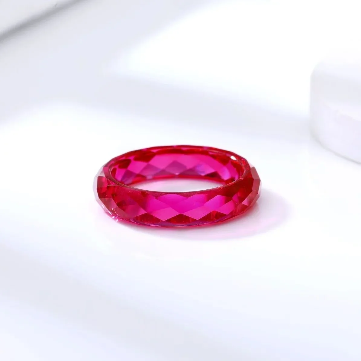 

Кольцо с красным рубином 17,5 мм, твердость 9 по шкале Мооса, женское кольцо.