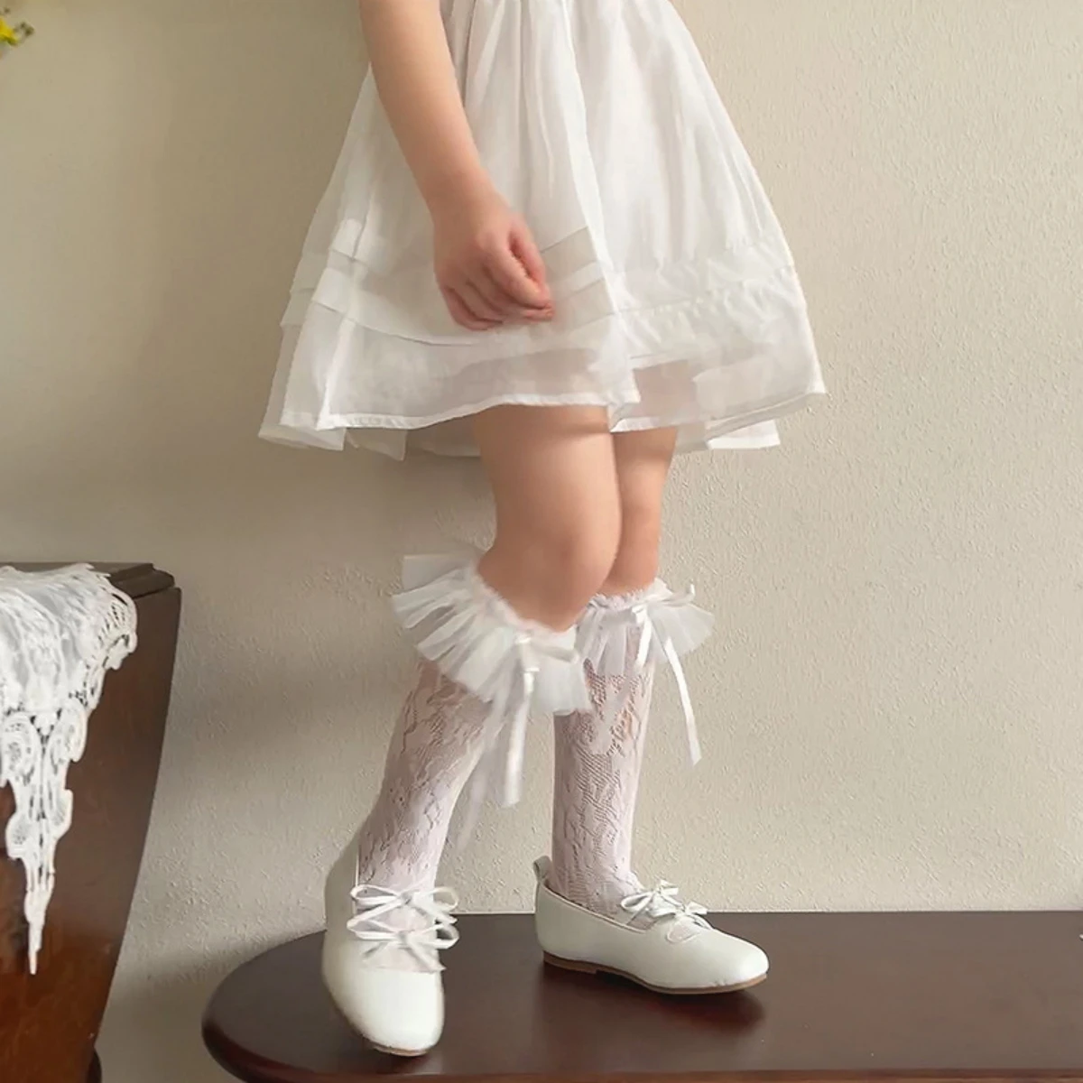 

Новые летние детские носки: винтажные кружевные жаккардовые носки до середины икры для девочек с крупными сетчатыми оборками и тонкими атласными бантиками