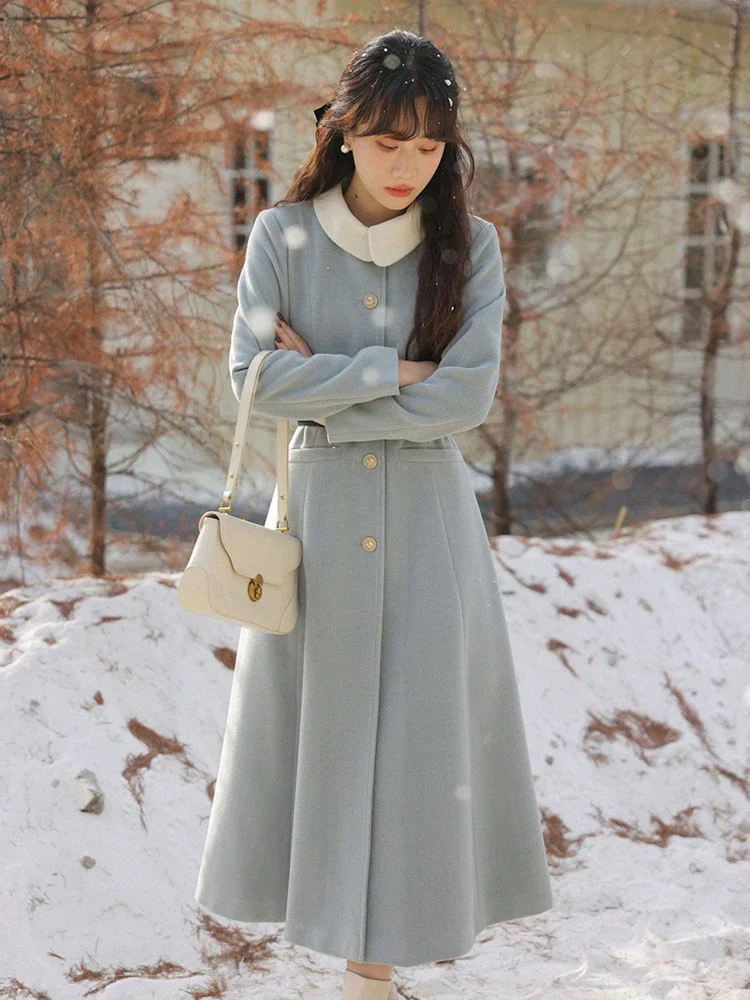 French Retro Style Waist-Cinching Wool Coat with Button Detail, Elegant Long Sleeve Design, Stylish Outerwear for 2024 Winter