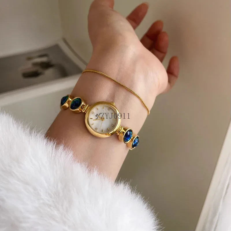 Green field retro style antique bracelet watch niche light luxury small dial simple quartz watch