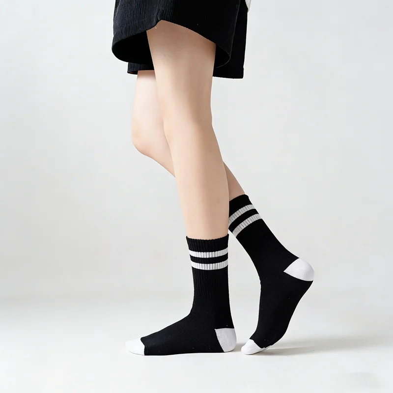 

Boneless sports and leisure color blocked long socks dopamine colored socks