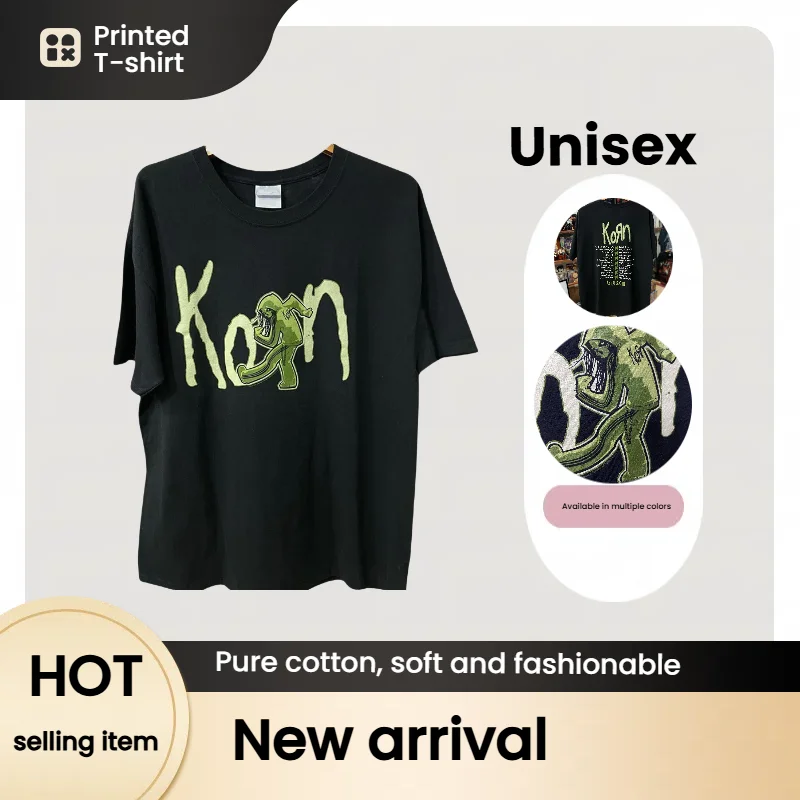 

Korn a металлическая рок-группа, это винтажная футболка с короткими рукавами и темной текстурой в стиле ретро.