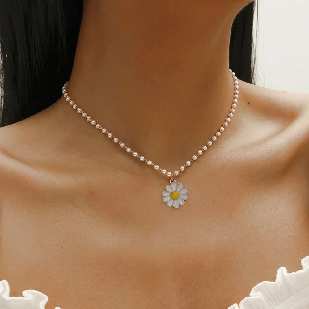 Beautiful Fashion Oil Flower Pendant Imitation Pearl Chain Choker White Daisy Necklace