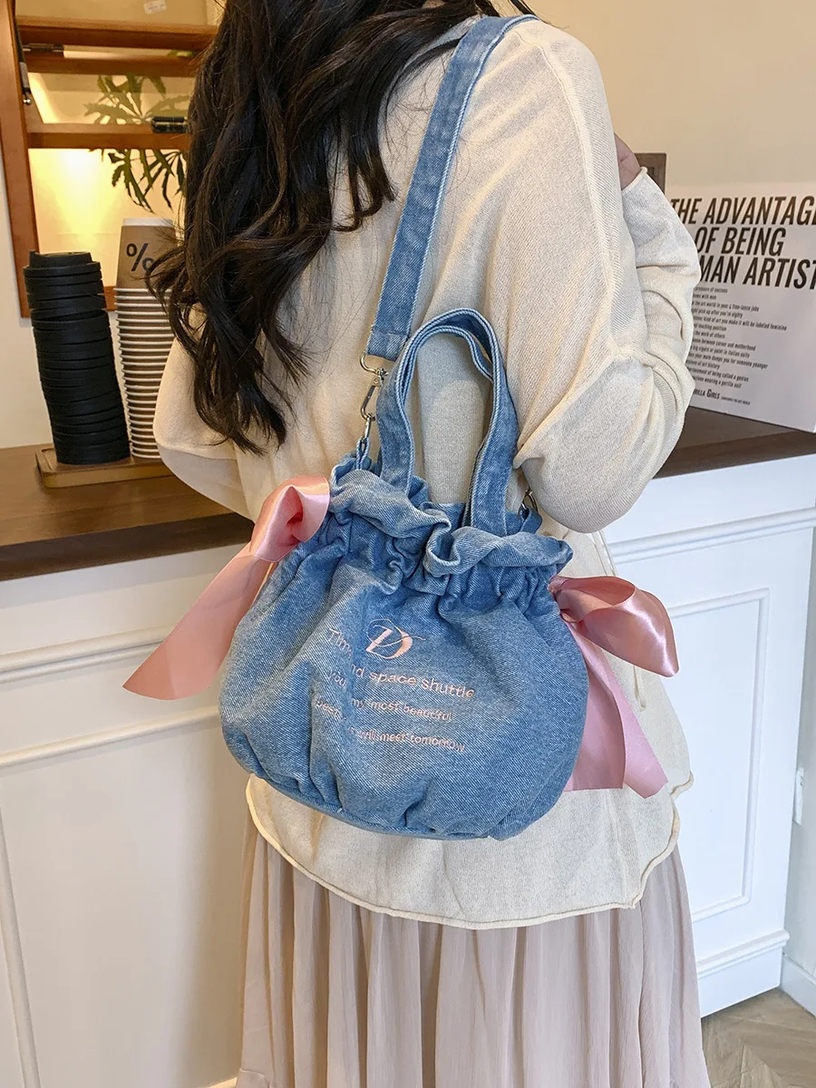 

Denim cloth bag for women's summer 2025 new fashion niche design sense crossbody bag Korean version hand-held pleated bucket bag