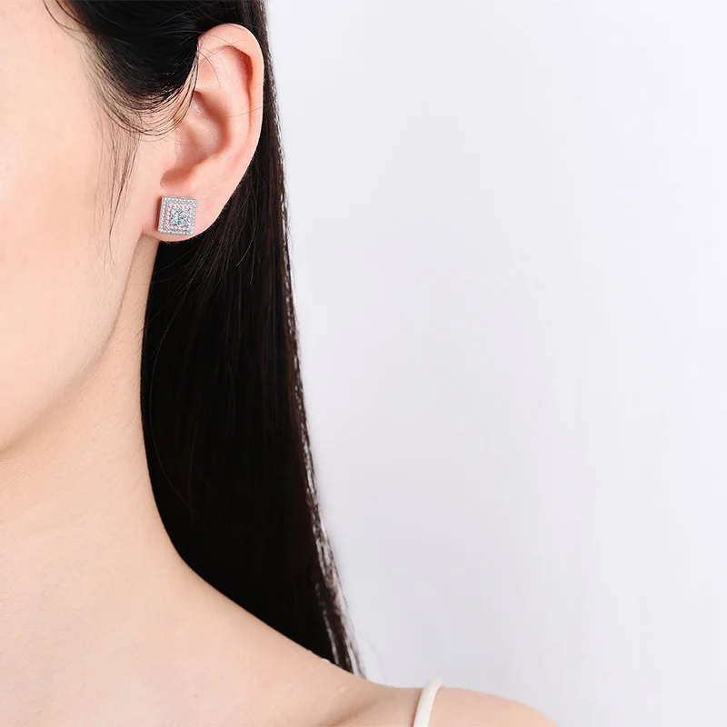 

18K gold diamond studded earrings, sugar cube 1-carat moissanite earrings with pt950 platinum rose gold fashionable earrings