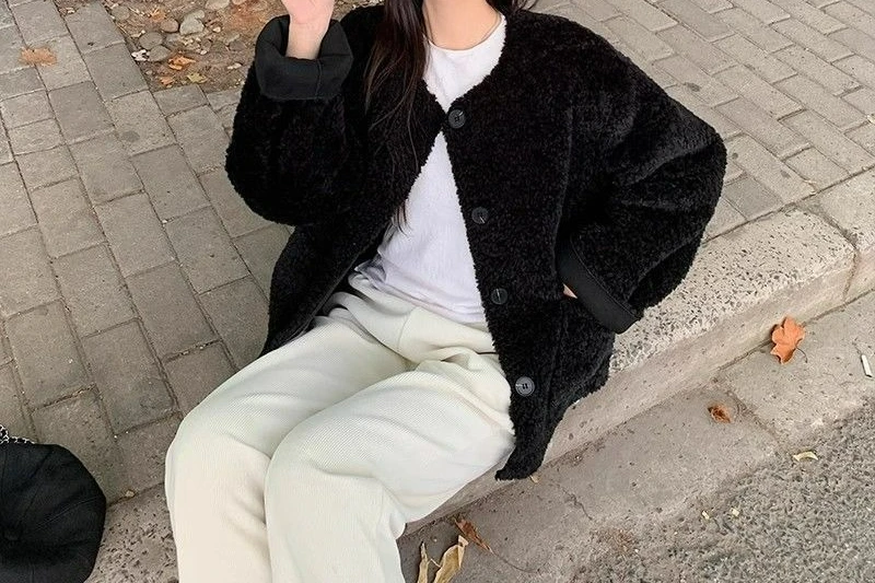 เสื้อโค้ทขนสัตว์สไตล์ลำลองแบบหลวมๆ รุ่นใหม่ ฤดูใบไม้ร่วง-ฤดูหนาว ปี 2025 เป็นมิตรกับสิ่งแวดล้อม