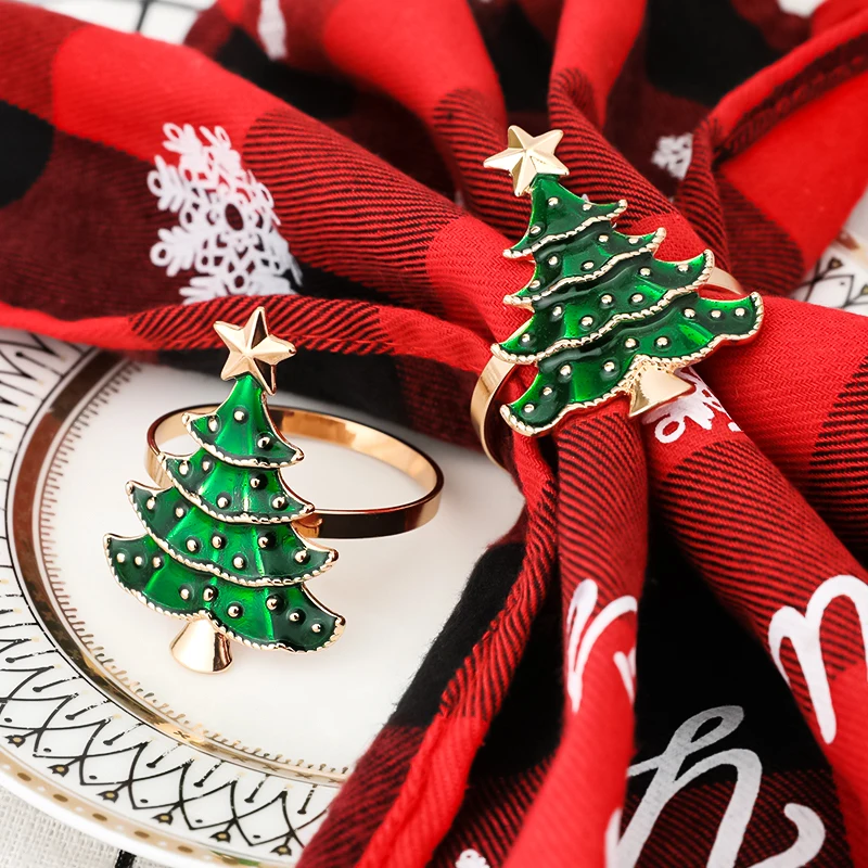 แหวนผ้าเช็ดปากคริสต์มาสสีเขียว Xmas Tree ผู้ถือผ้าเช็ดปากคริสต์มาส Festiva ตารางผ้าเช็ดปากหัวเข็มขัดสําหรับปีใหม่ตกแต่งตาราง