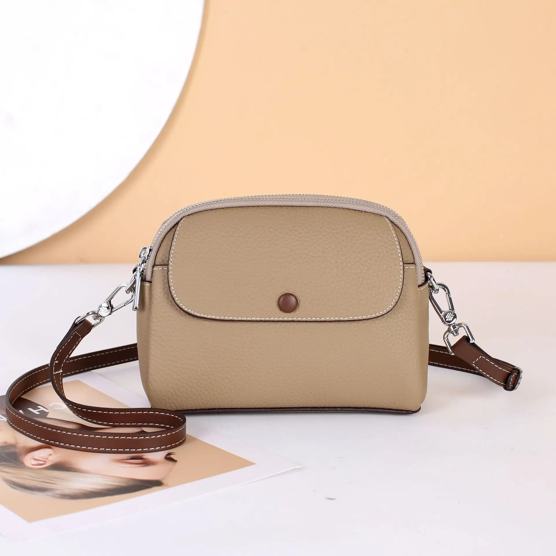 

Small Genuine Leather Cross Body Bag for Women Fashionable and Versatile Shoulder Shell Hand Bag Ladies Casual Phone Bags