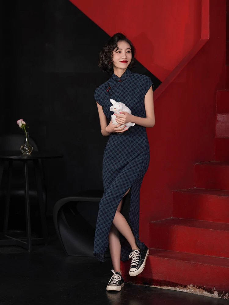 

Ele Blue Semi-Open Collar Traditional Long Gown ort Sve Daily Wear for Young Girls Spring Season