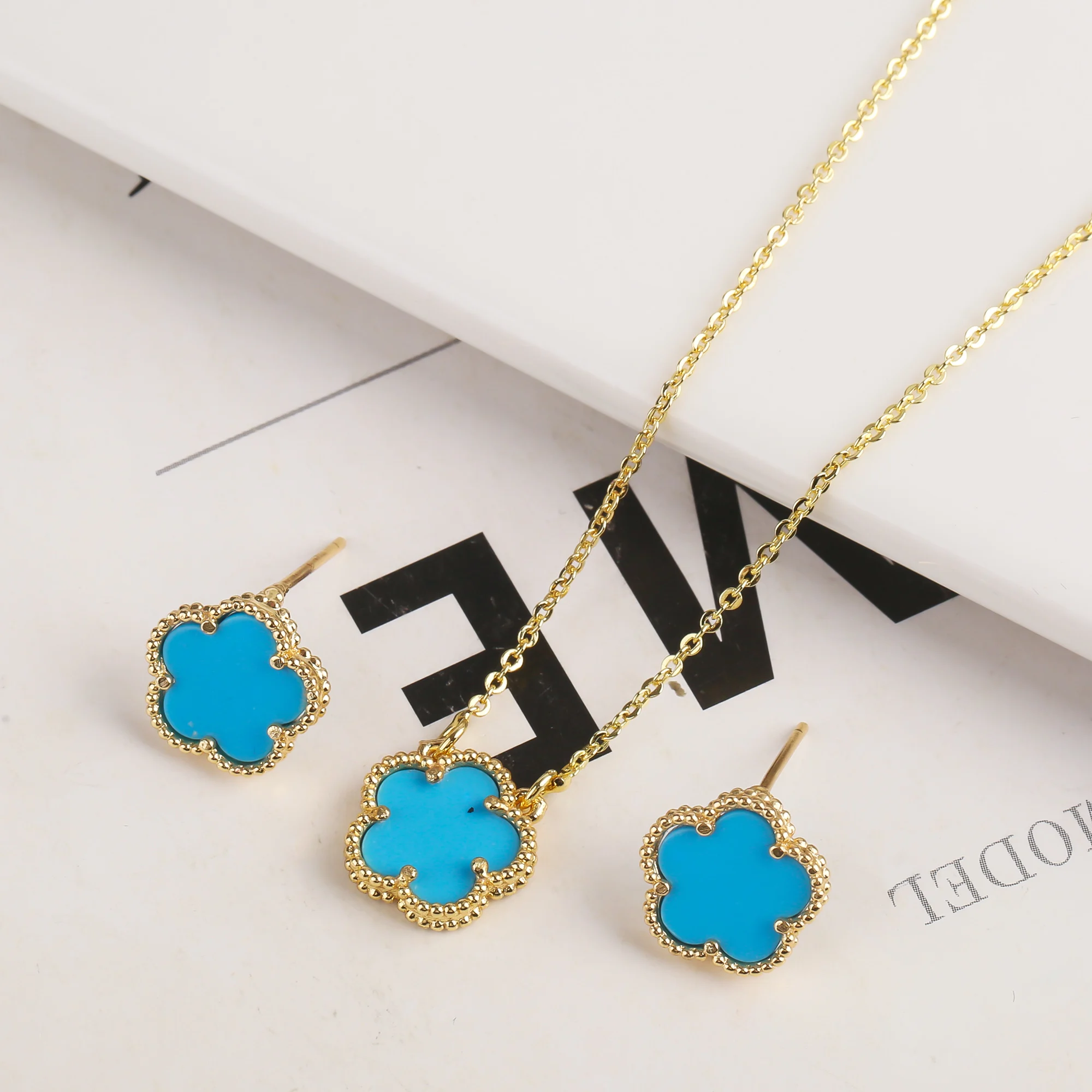 2PC Shell New Design Stone Plant Five Leaf Flower Plum Blossom Pendant Necklace Earring Set Women\'s Gold Plated Cute Clover