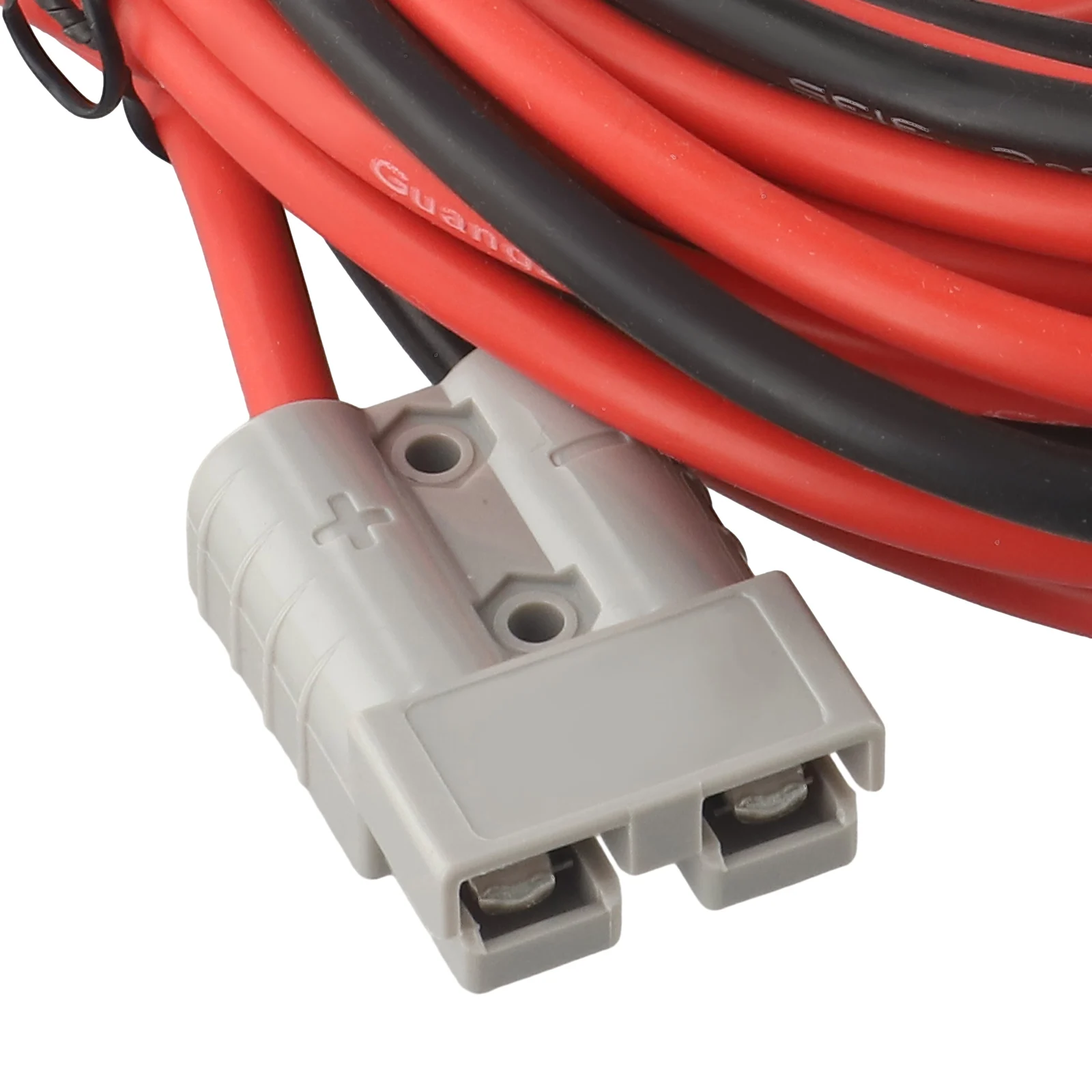 Professional Grade Battery Cable Quick Connect Set Features a Weather Resistant Design Suitable for Harsh Conditions