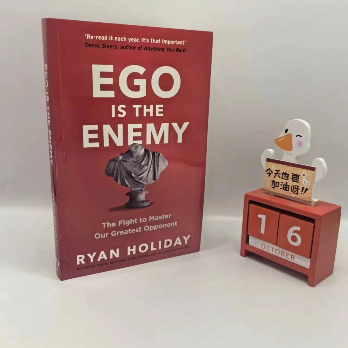 

Ego Is The Enemy: Overcome Arrogance and Achieve True Success - Ryan Holiday Classic Books on Self Growth Gift For New Year