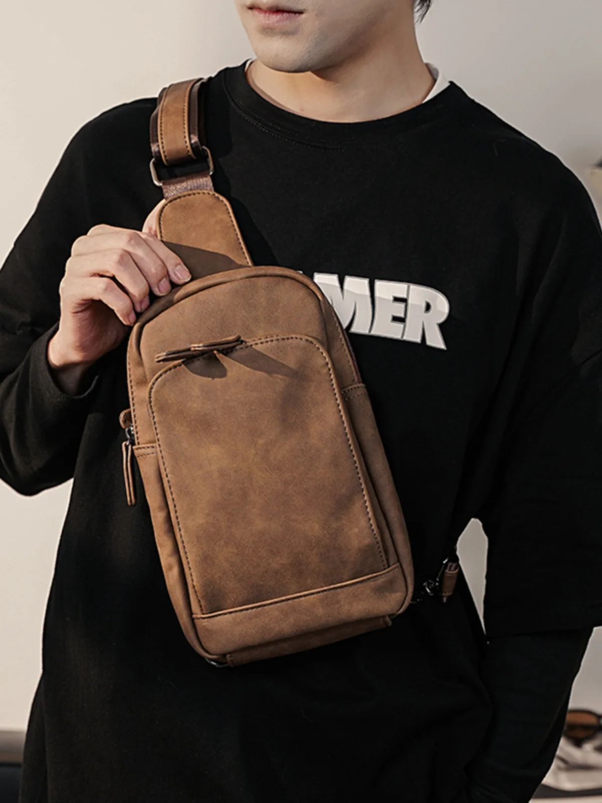 Retro Men's Chest Bag New Youth Single Shoulder Bag Trendy Leather Street Crossbody Backpack Soft PU Material Zipper Closure ...
