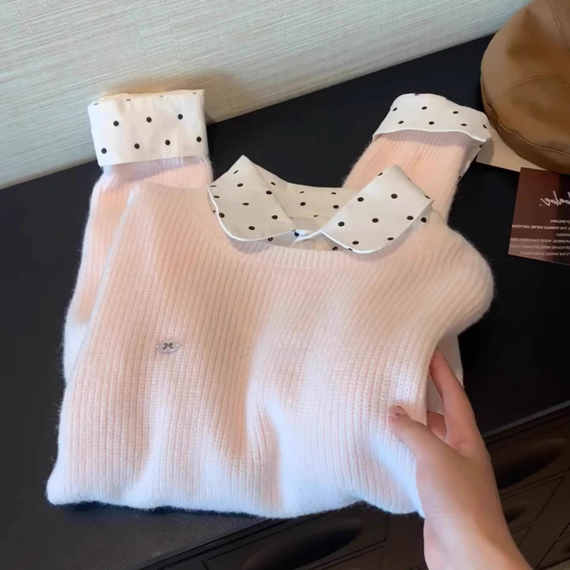 

Корейский вязаный свитер с контрастными точками колледжа, женский осенне-зимний новый комплект из двух предметов, дизайн, ощущение ленивого милого топа