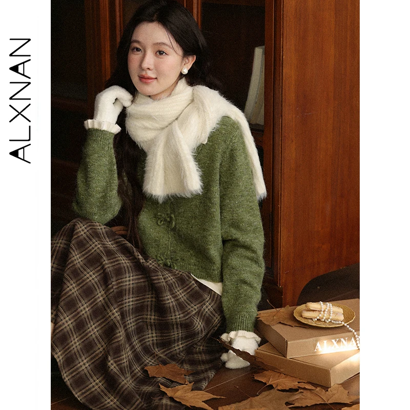 เสื้อสเวตเตอร์ผู้หญิง ALXNAN แบบสองชิ้นปลอม แต่งผ้าปะติด ปกผูกโบว์ ถักนิตติ้ง ใส่สบาย นุ่มนวล เหมาะสำหรับใส่ไปทำงาน รุ่น L580103