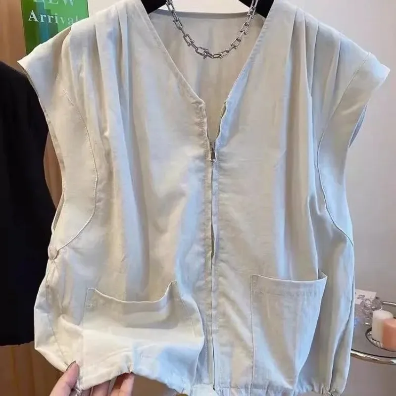 

Women's Sleeveless Zip Up Vest - Drawstring Hem V Neck Loose Fit Lightweight Top for Summer Casual Wear
