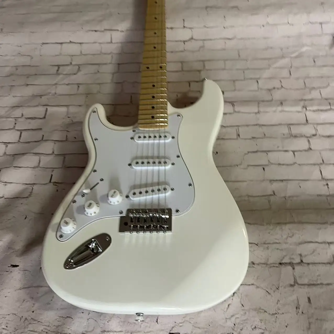 Electric Guitar 6-Chord Left Hand Electric Guitar, White Body, Factory Realistic Picture, In Stock