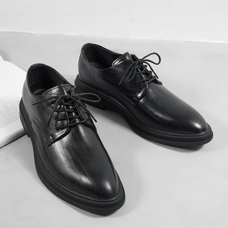 

Черные популярные мужские кожаные туфли в минималистском джентльменском стиле для работы и офиса, деловые свадебные туфли жениха, универсальные