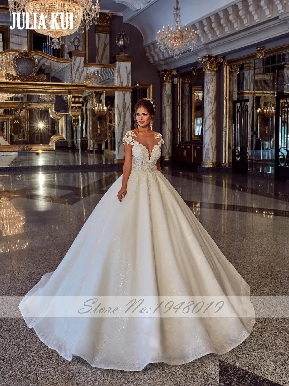 Julia Kui Elegant Shiny Tulle Scoop Ball Gown Wedding Dresses Short Sleeves Beading Pearls Appliques Lace Bridal Gowns