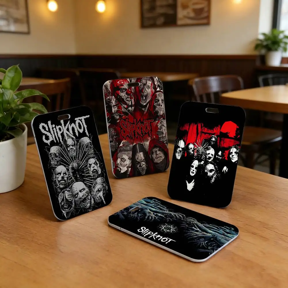 

Картхолдеры с логотипом группы S-Slipknot и шнурками подходят для рабочих удостоверений, проездных билетов, студенческих билетов, идеально подходят в качестве подарков друзьям.
