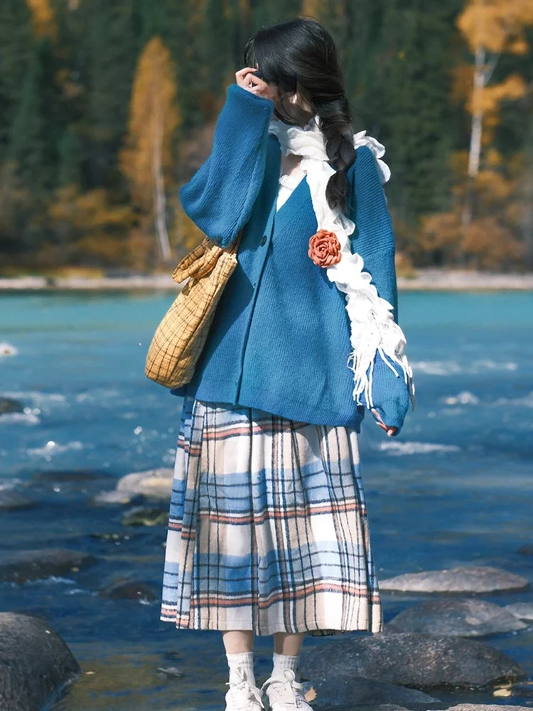 เสื้อคาร์ดิแกนถักเปิดไหล่ทรงหลวม สีน้ำเงินไคลน์ รุ่น V-Ne สำหรับผู้หญิง เนื้อผ้านุ่ม สวมใส่สบาย ทรงยาว ปกติ