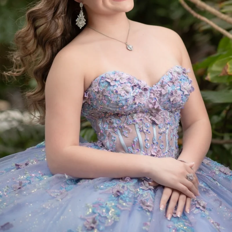 فستان Quinceanera مخصص باللون الرمادي والأزرق بدون أكتاف مزين بالترتر والدانتيل وزهرة كريستال تول فيستدوس دي 15 Quinceanera