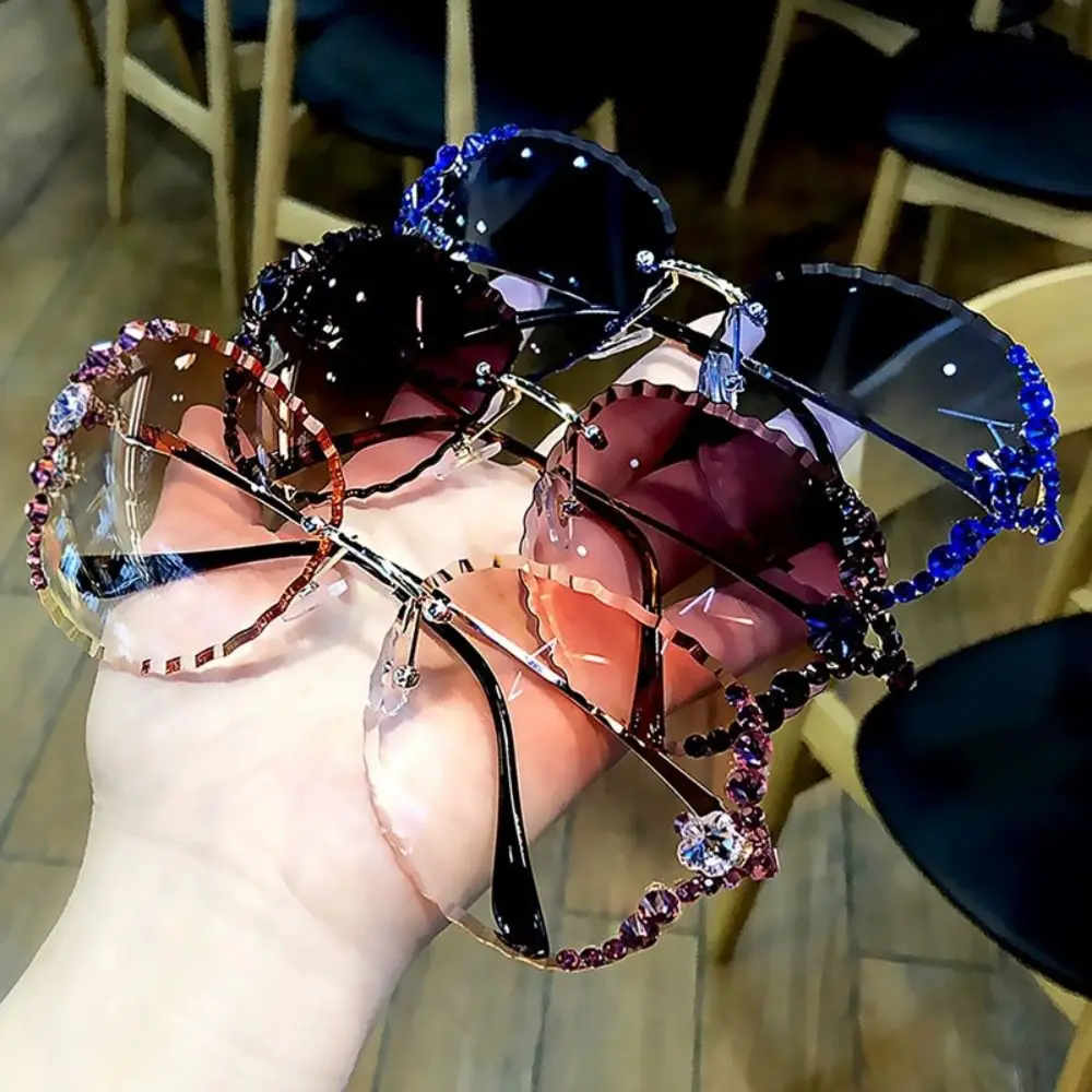 

Rhinestone Decoration Retro Sunglasses Korean Sun-Protective Driving Glasses Frameless Eyewear Travel Accessories